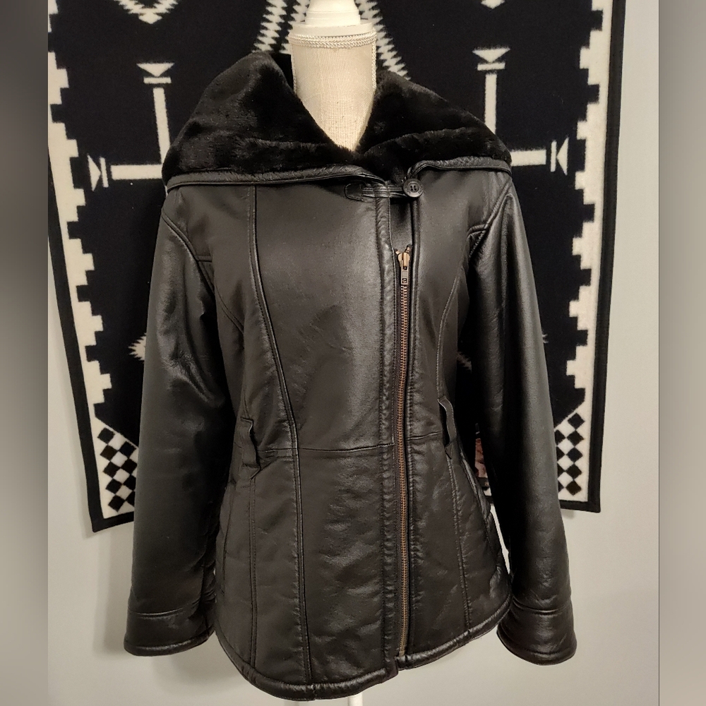 🖤EUC Wilson's Leather Genuine Leather Side Zip, Hooded, Fitted Faux Fur Coat, S